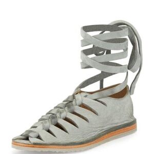 NWOB Frye Holly nubuck gladiator flats shoes 7.5